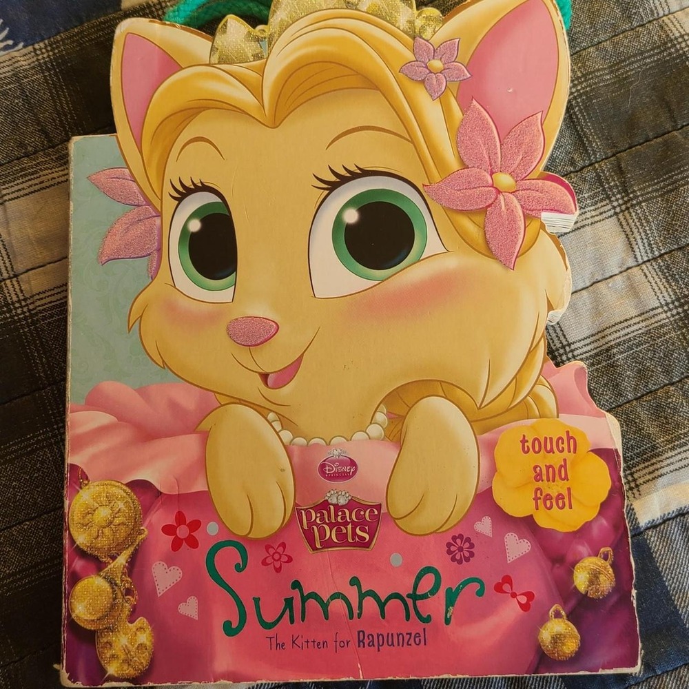Palace pets summer book